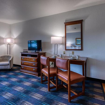 All Towne Suites Saint Robert Εξωτερικό φωτογραφία